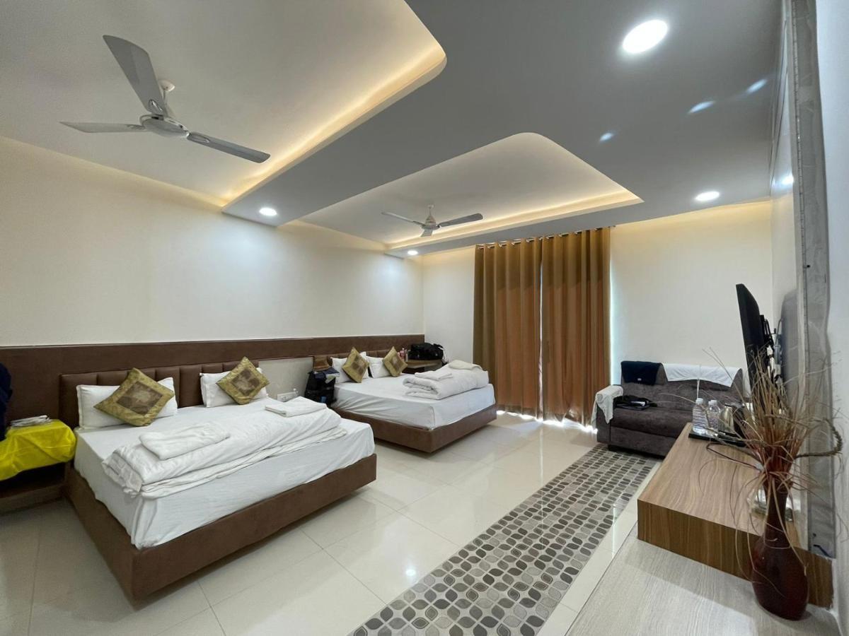 Hotel Santoor Varanasi Esterno foto