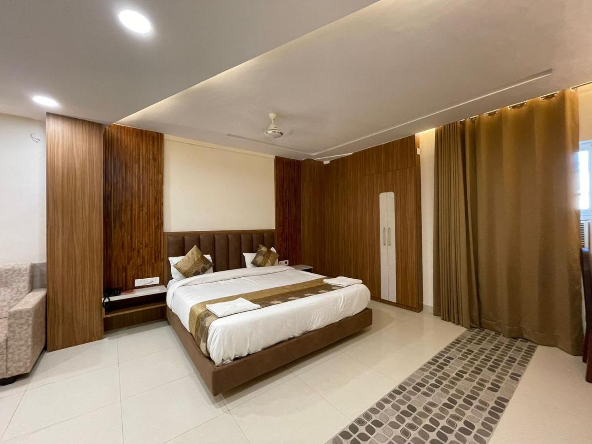Hotel Santoor Varanasi Esterno foto