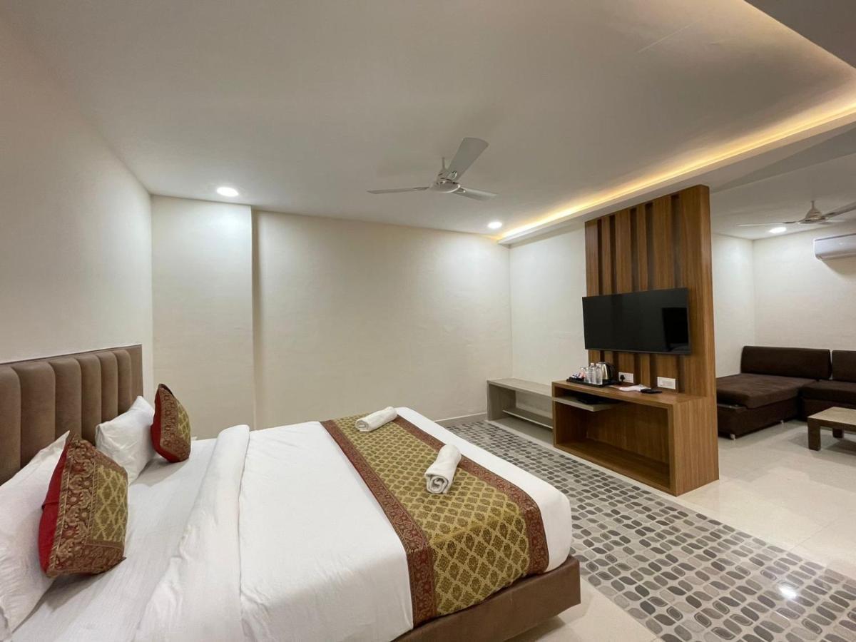 Hotel Santoor Varanasi Esterno foto