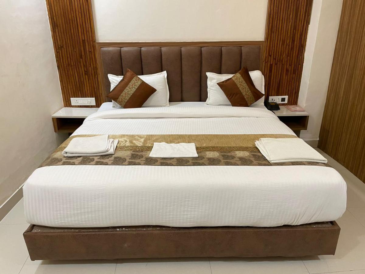 Hotel Santoor Varanasi Esterno foto