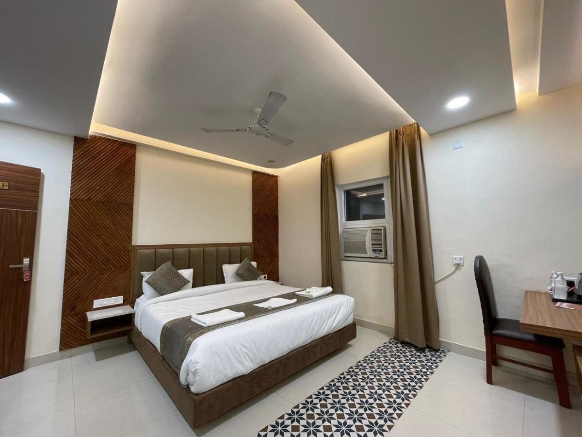 Hotel Santoor Varanasi Esterno foto