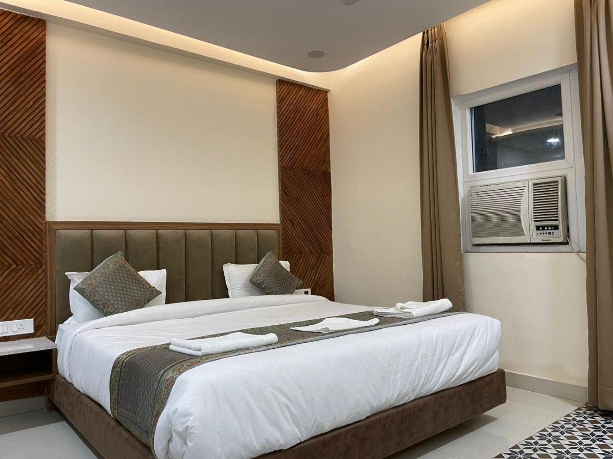 Hotel Santoor Varanasi Esterno foto