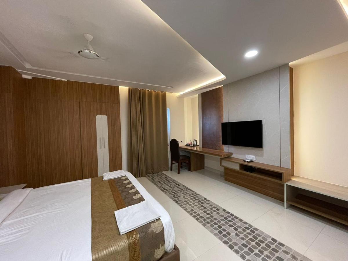 Hotel Santoor Varanasi Esterno foto