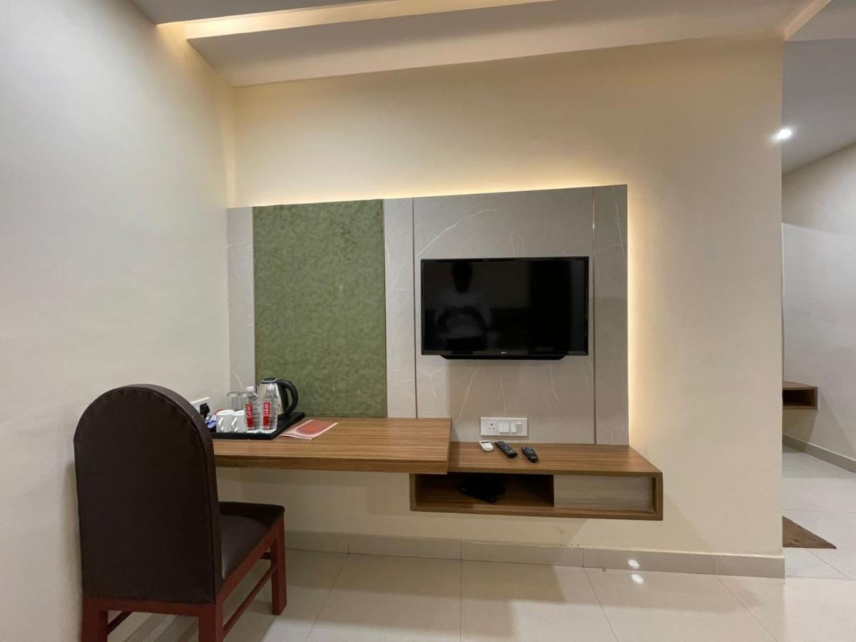 Hotel Santoor Varanasi Esterno foto