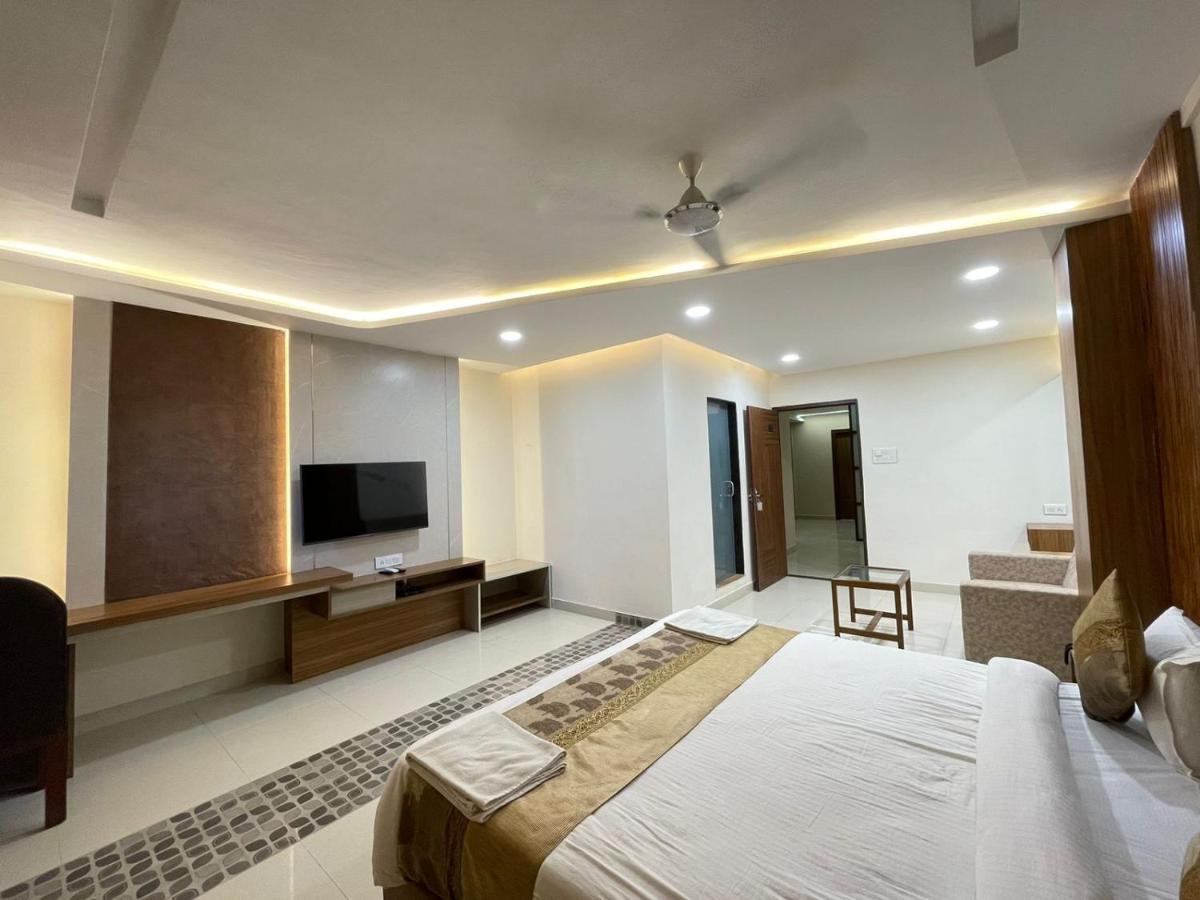Hotel Santoor Varanasi Esterno foto