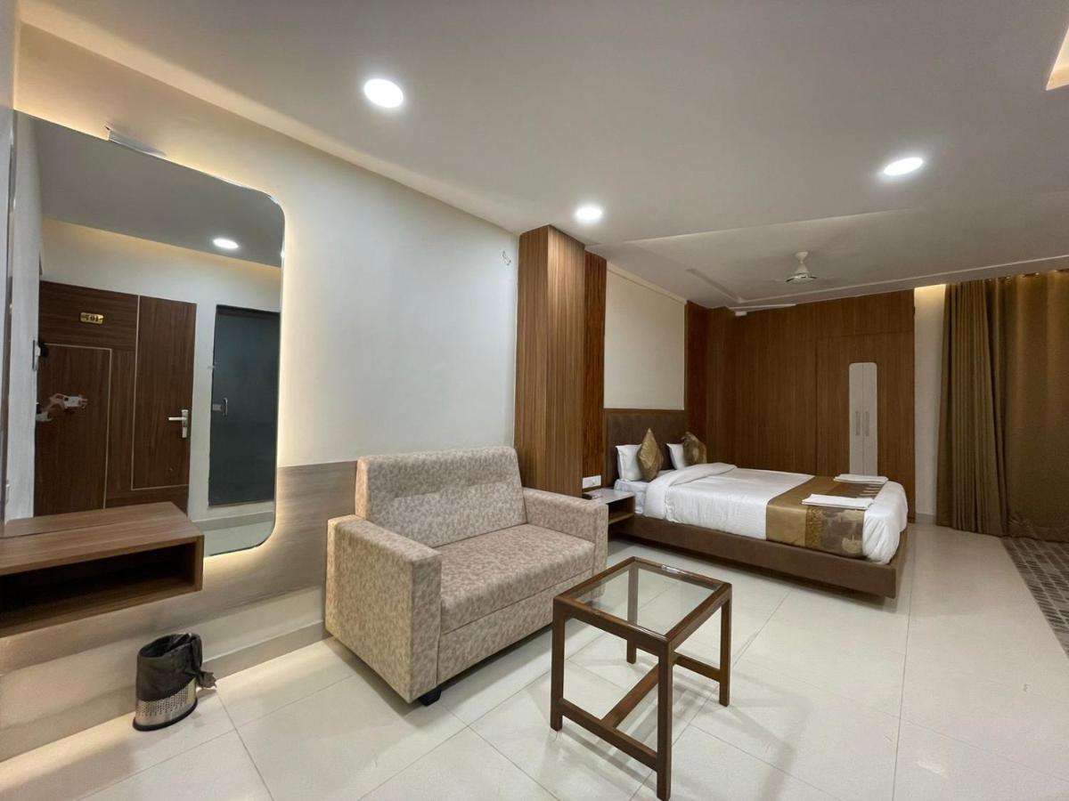 Hotel Santoor Varanasi Esterno foto
