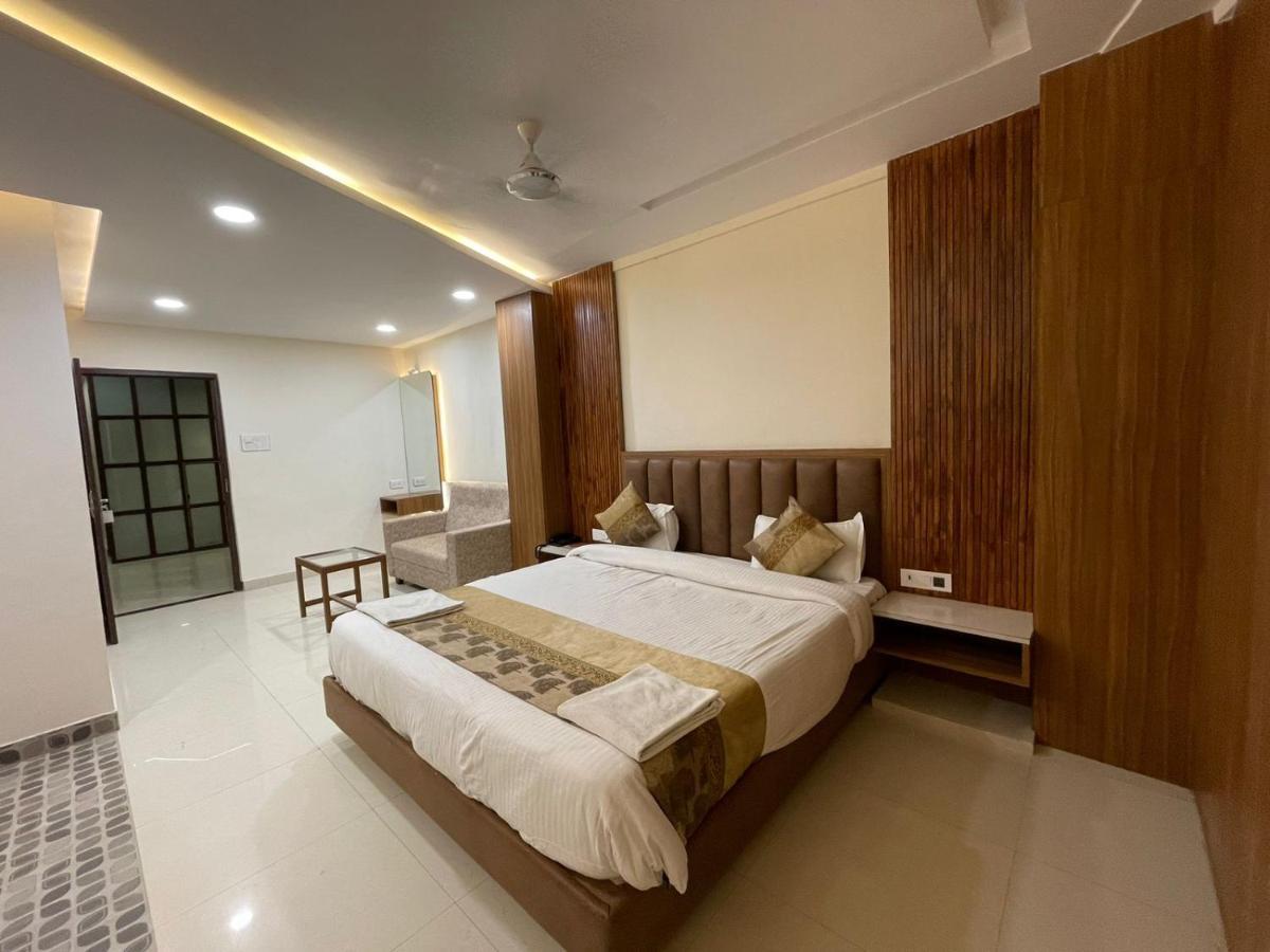 Hotel Santoor Varanasi Esterno foto