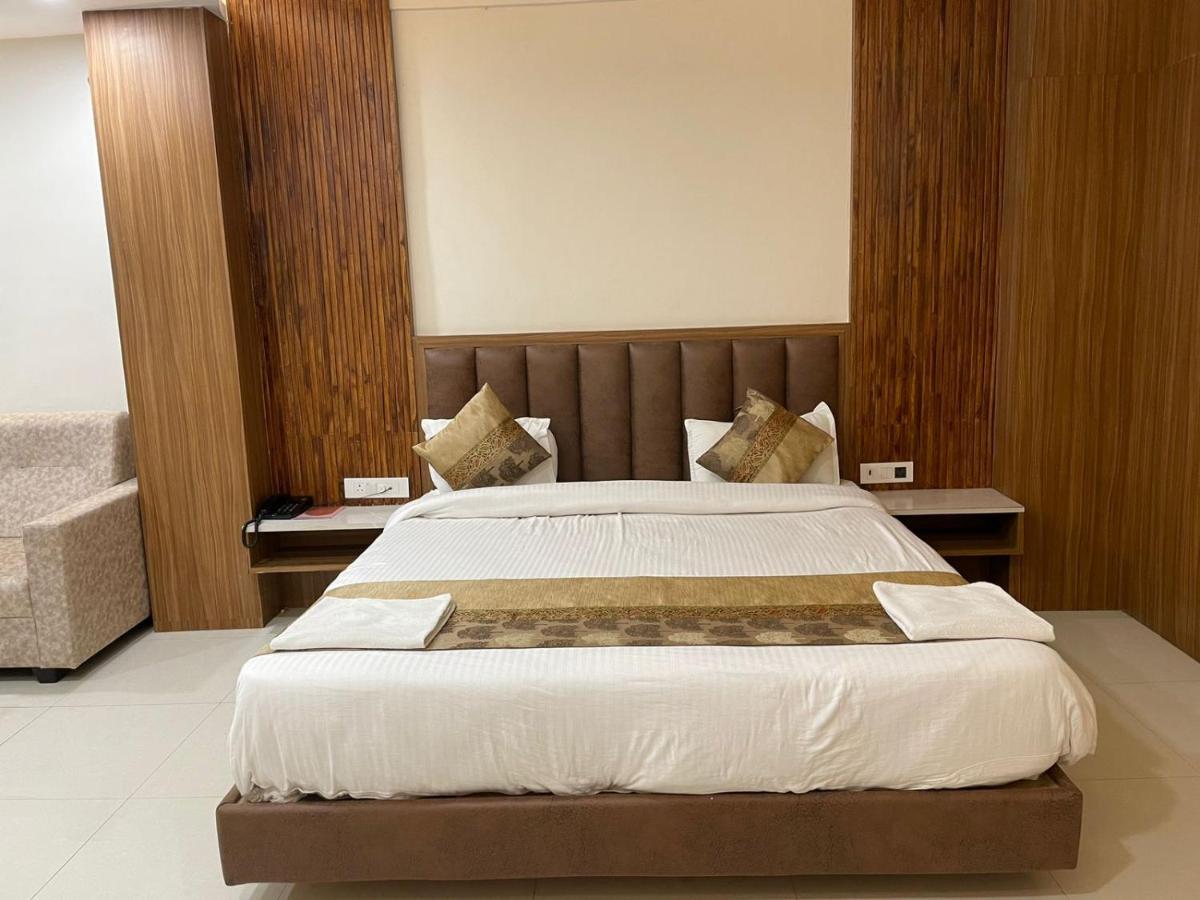Hotel Santoor Varanasi Esterno foto