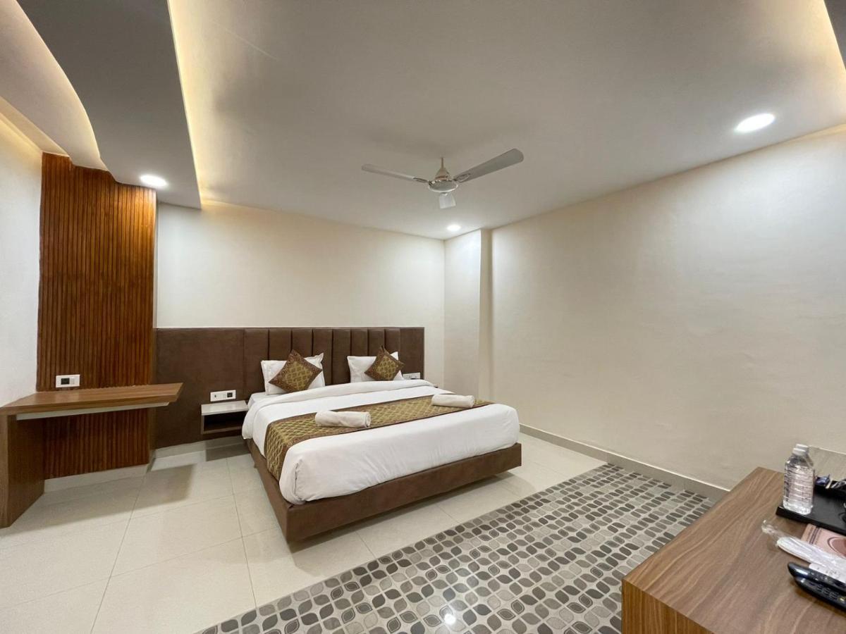 Hotel Santoor Varanasi Esterno foto