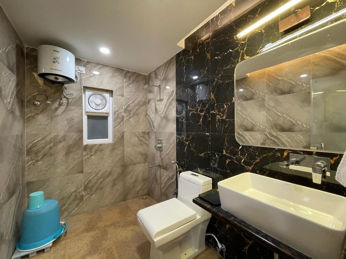Hotel Santoor Varanasi Esterno foto