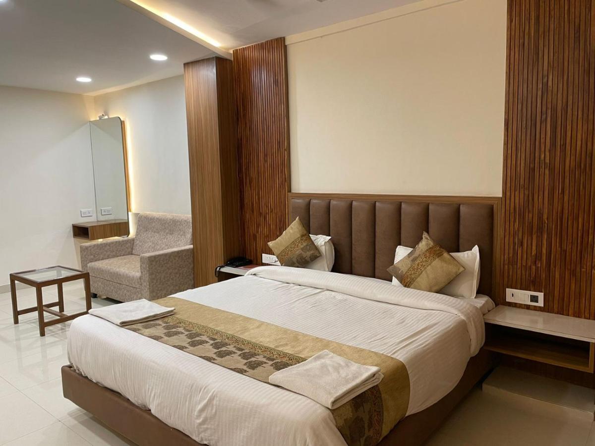 Hotel Santoor Varanasi Esterno foto