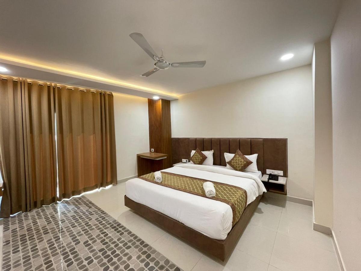 Hotel Santoor Varanasi Esterno foto