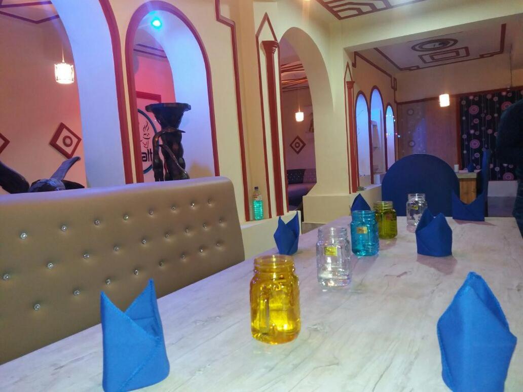 Hotel Santoor Varanasi Esterno foto