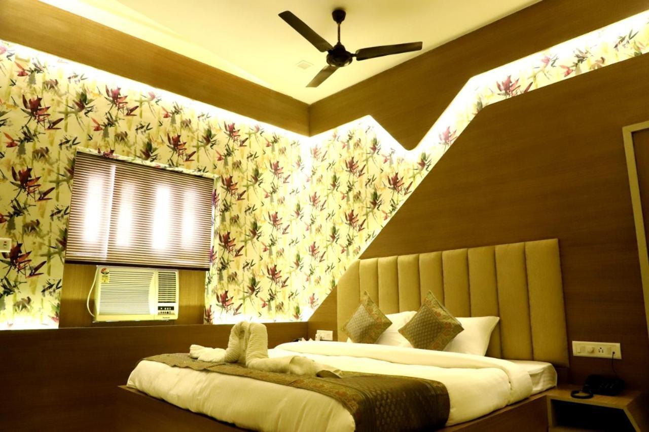 Hotel Santoor Varanasi Esterno foto