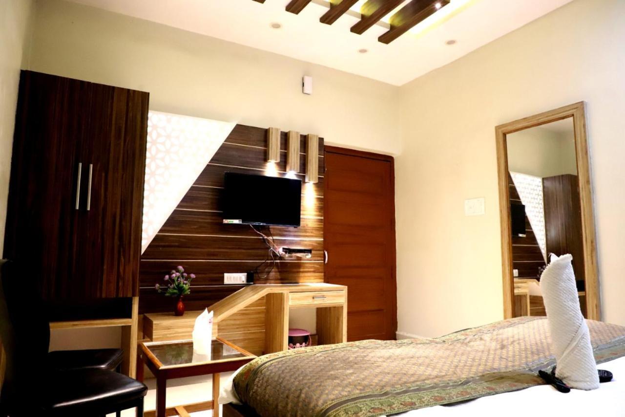 Hotel Santoor Varanasi Esterno foto