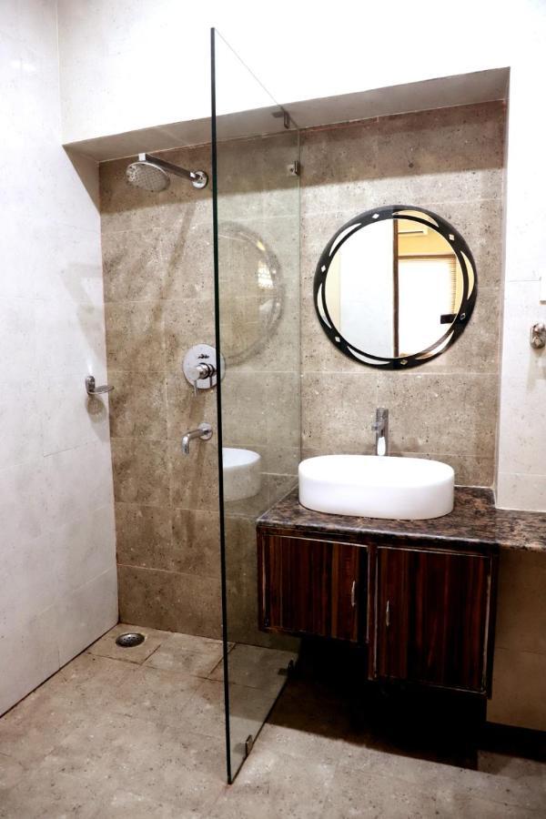 Hotel Santoor Varanasi Esterno foto