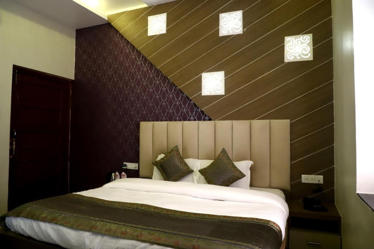 Hotel Santoor Varanasi Esterno foto