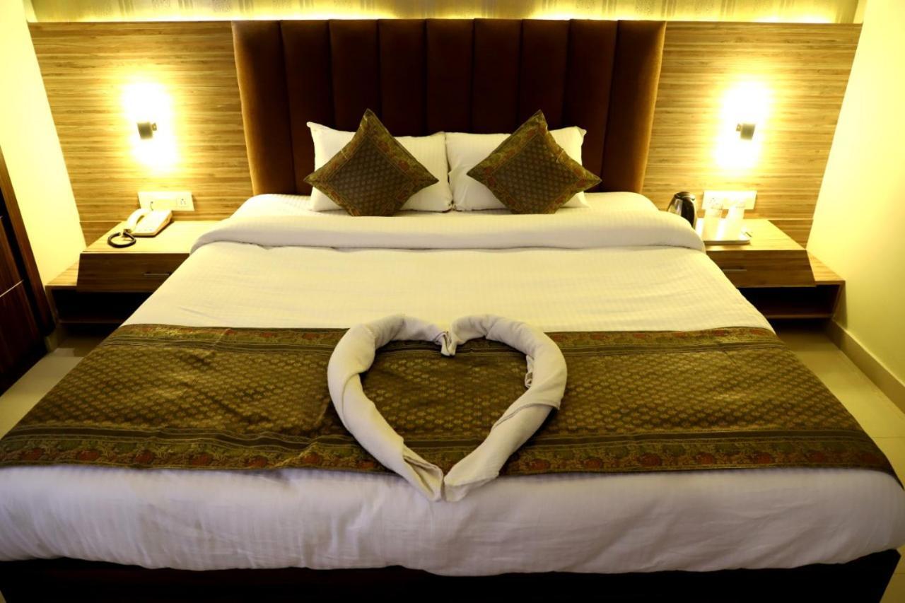 Hotel Santoor Varanasi Esterno foto