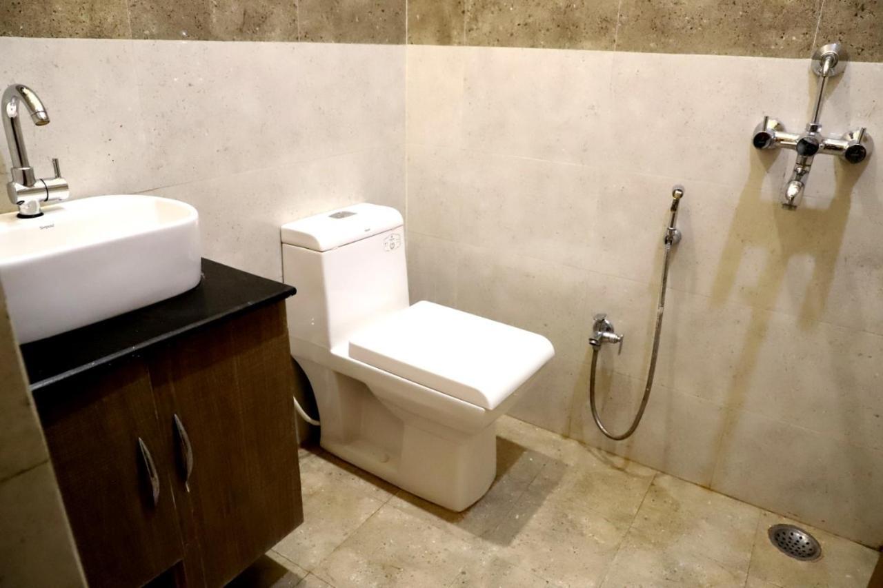 Hotel Santoor Varanasi Esterno foto