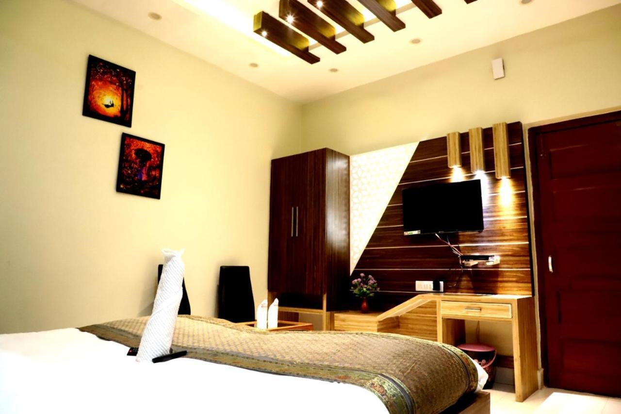 Hotel Santoor Varanasi Esterno foto