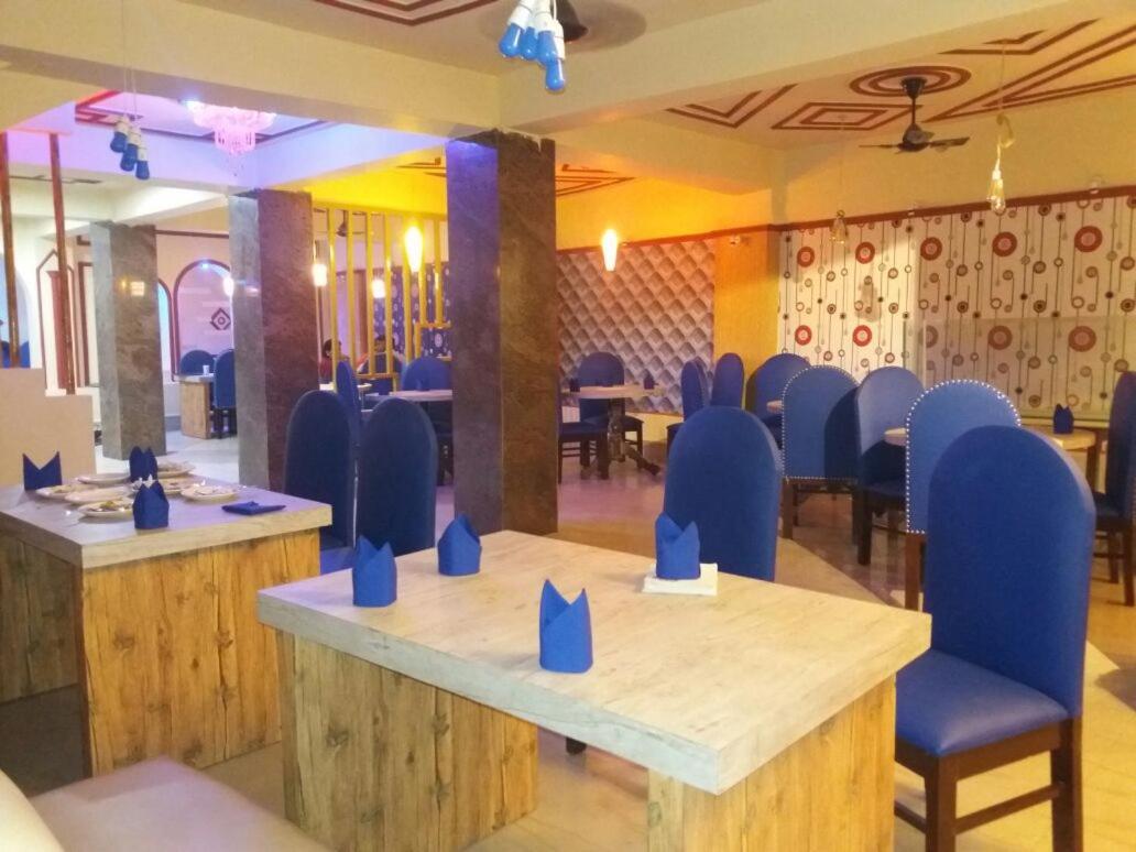 Hotel Santoor Varanasi Esterno foto
