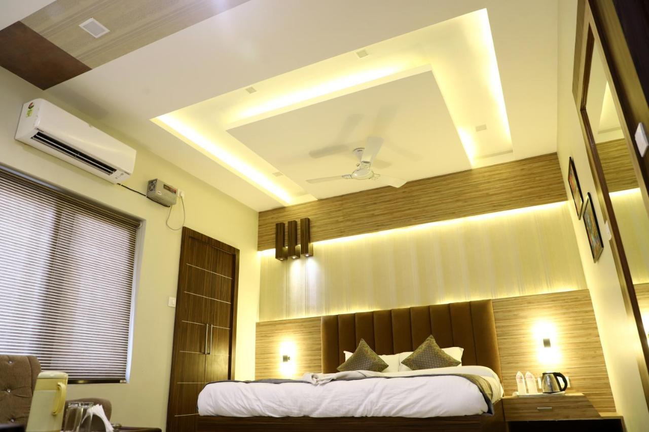 Hotel Santoor Varanasi Esterno foto
