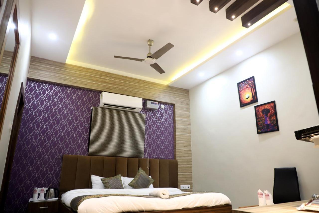 Hotel Santoor Varanasi Esterno foto