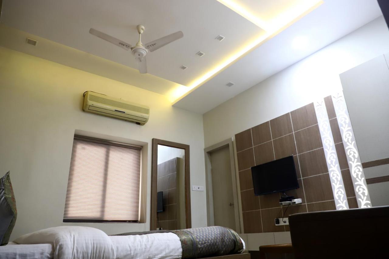 Hotel Santoor Varanasi Esterno foto