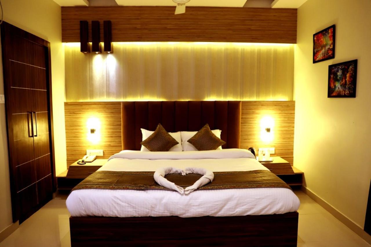Hotel Santoor Varanasi Esterno foto